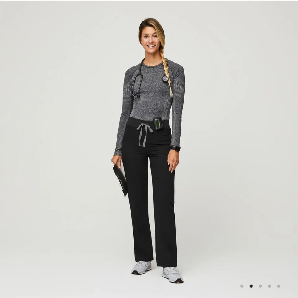 FIGS Women’s Livingston Black Scrub Pants